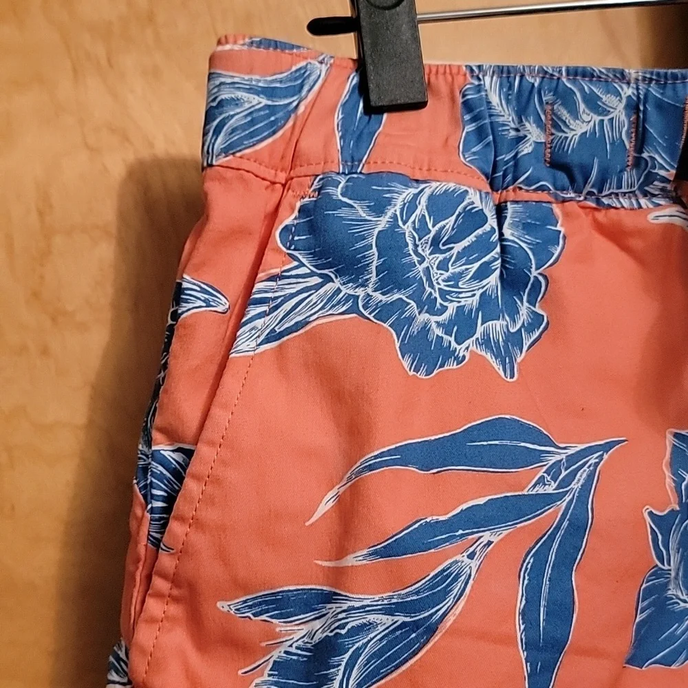 Levi's Men Utility Floral shorts NWT Medium